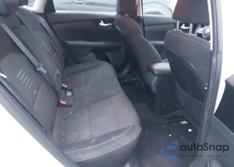 2019 Kia Forte S z USA, uszkodzony, nr VIN 3KPF34AD1KE022402